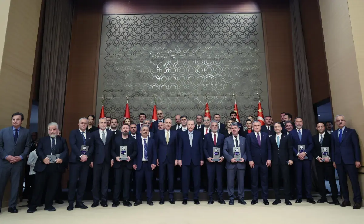 CNN Türk\'e 10\'uncu Anadolu Medya Ödülleri\'nde 2 ödül