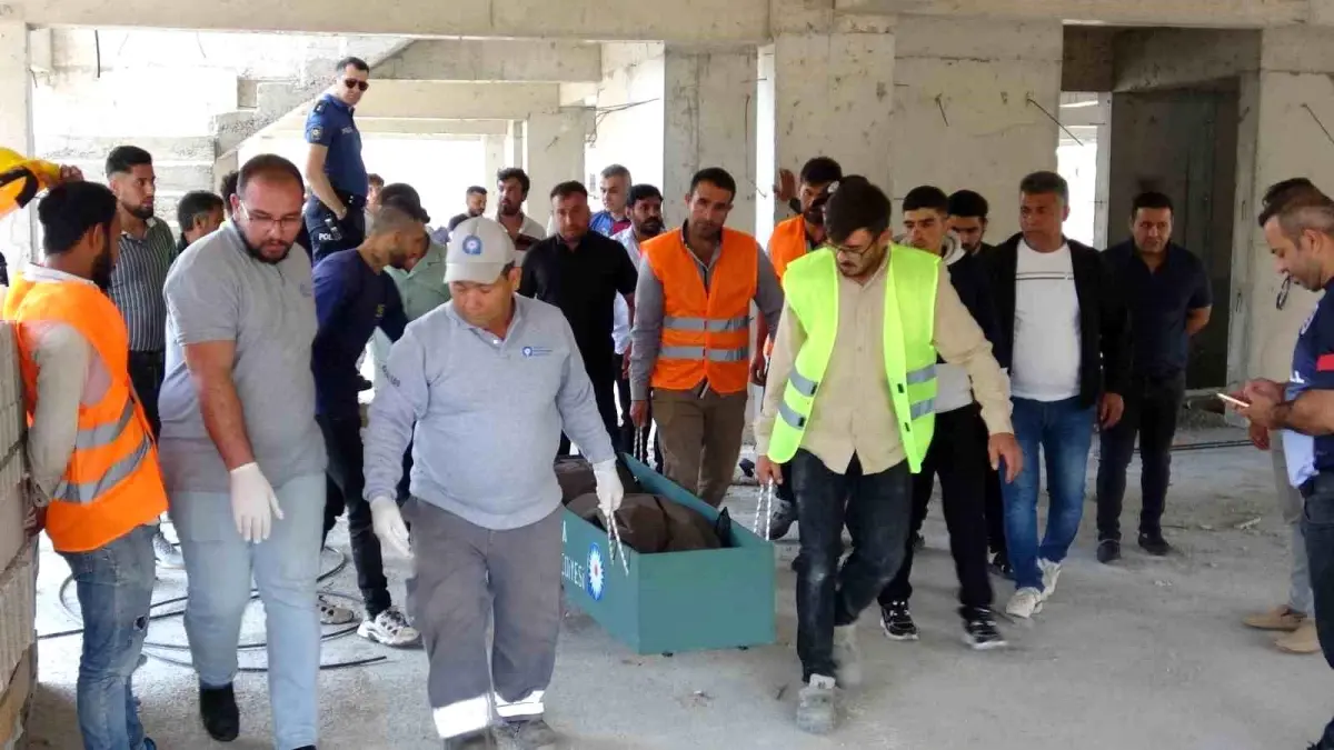 Antalya\'da İnşaatta İş Kazası: Genç İşçi Hayatını Kaybetti