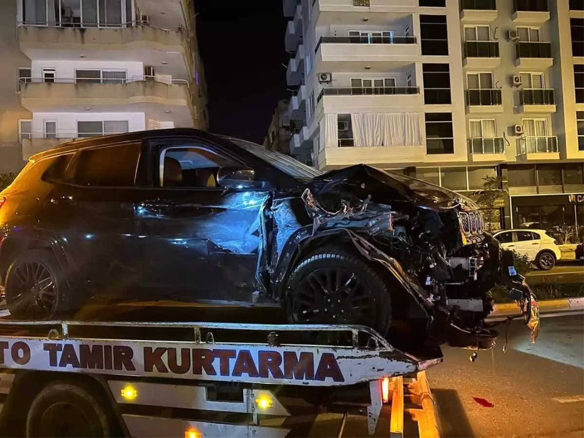 Alanya\'da Alkollü Sürücü Park Halindeki Araçlara Çarptı