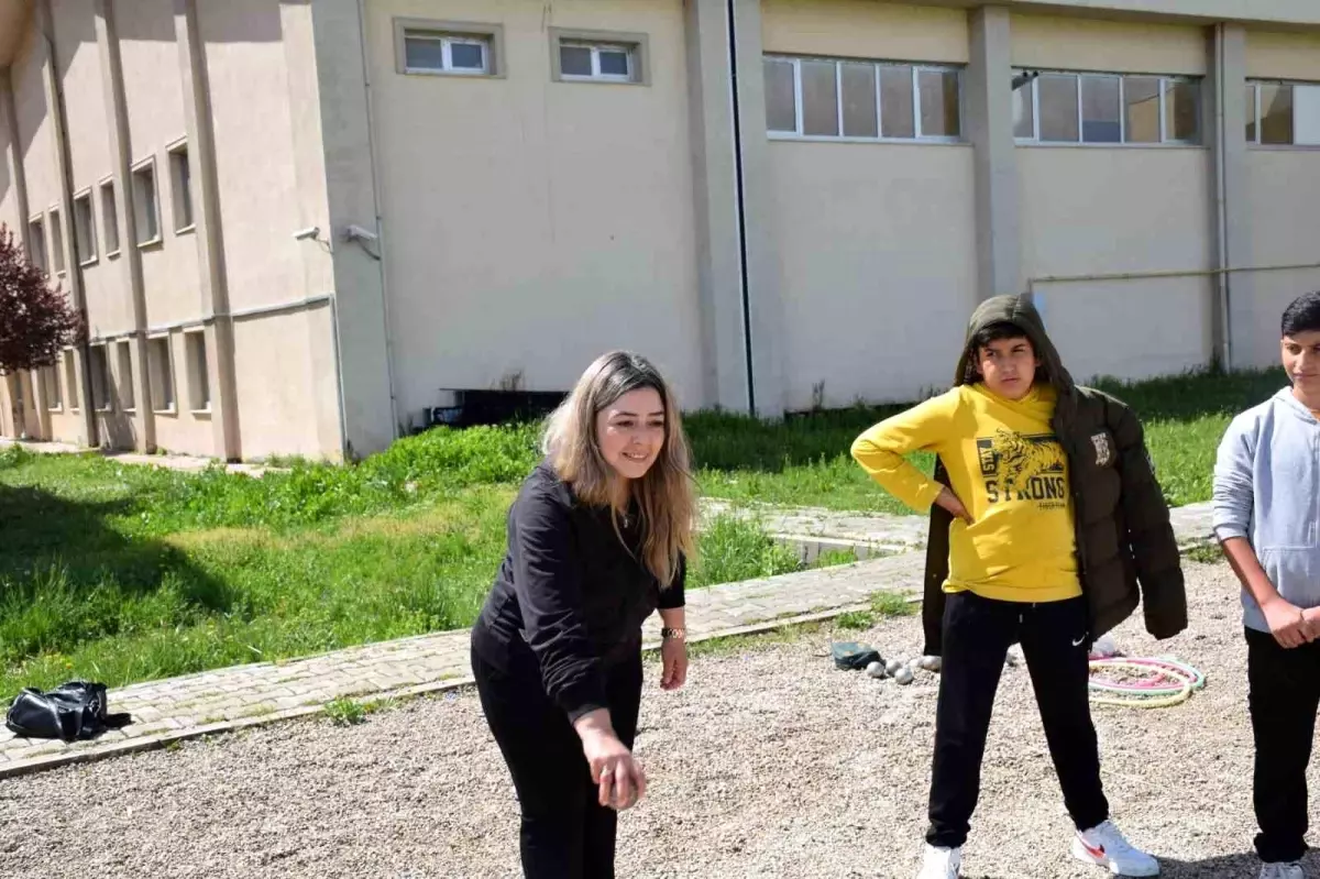 Annelerle Çocuklar Bocce Müsabakasında Buluştu