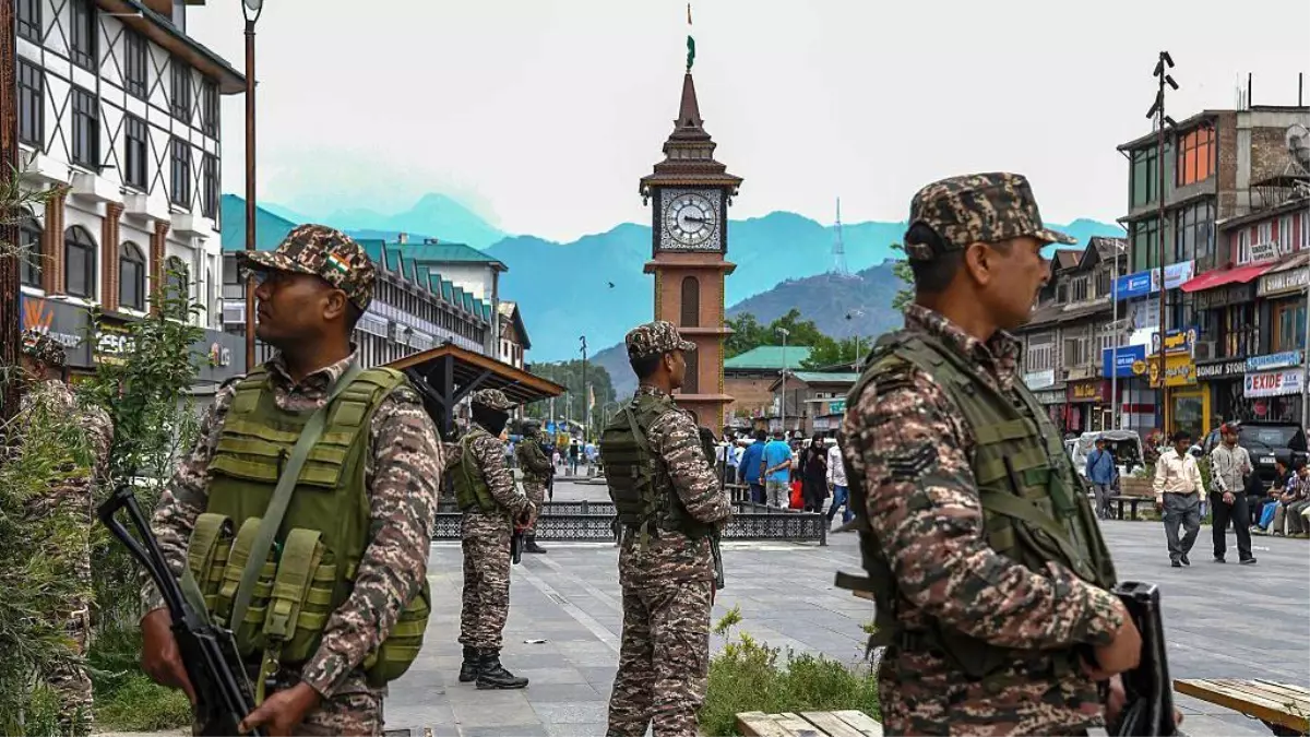 Hindistan\'dan Pakistan\'a Füze Saldırısı