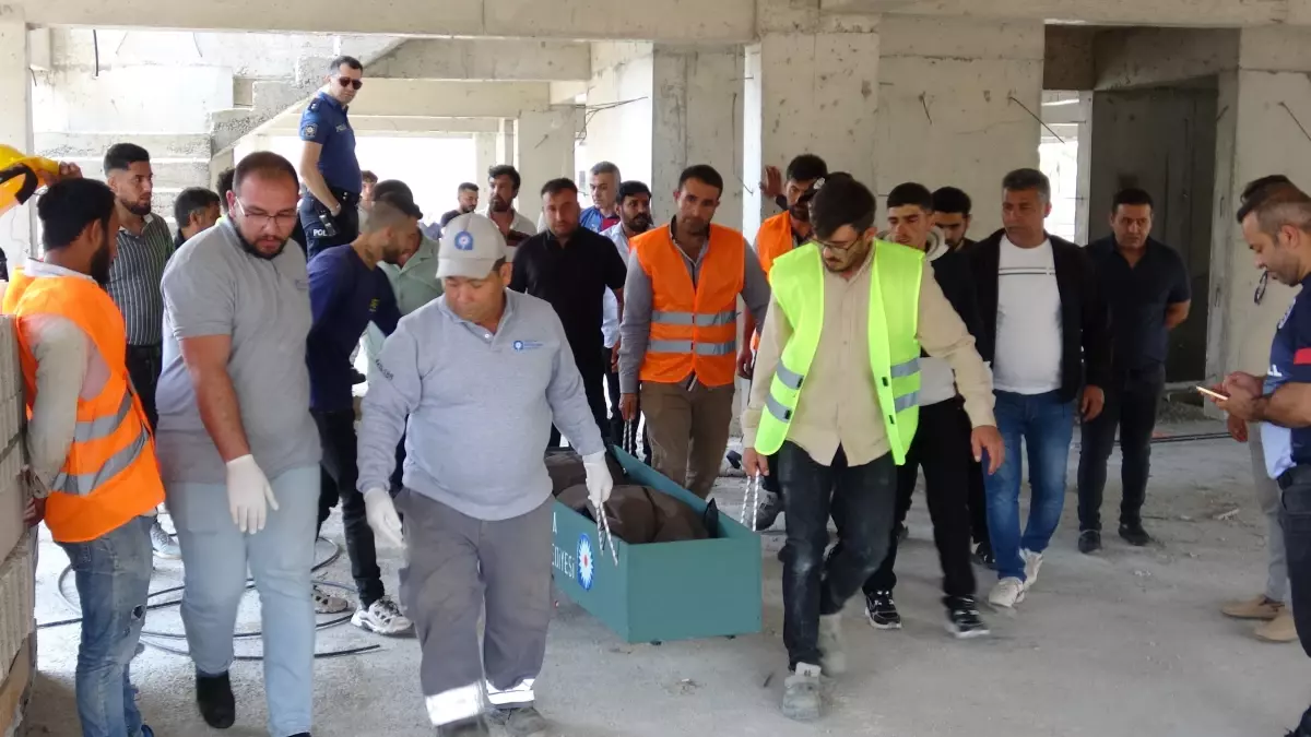 İlk iş gününde 4\'üncü kattan düşerek hayatını kaybetti