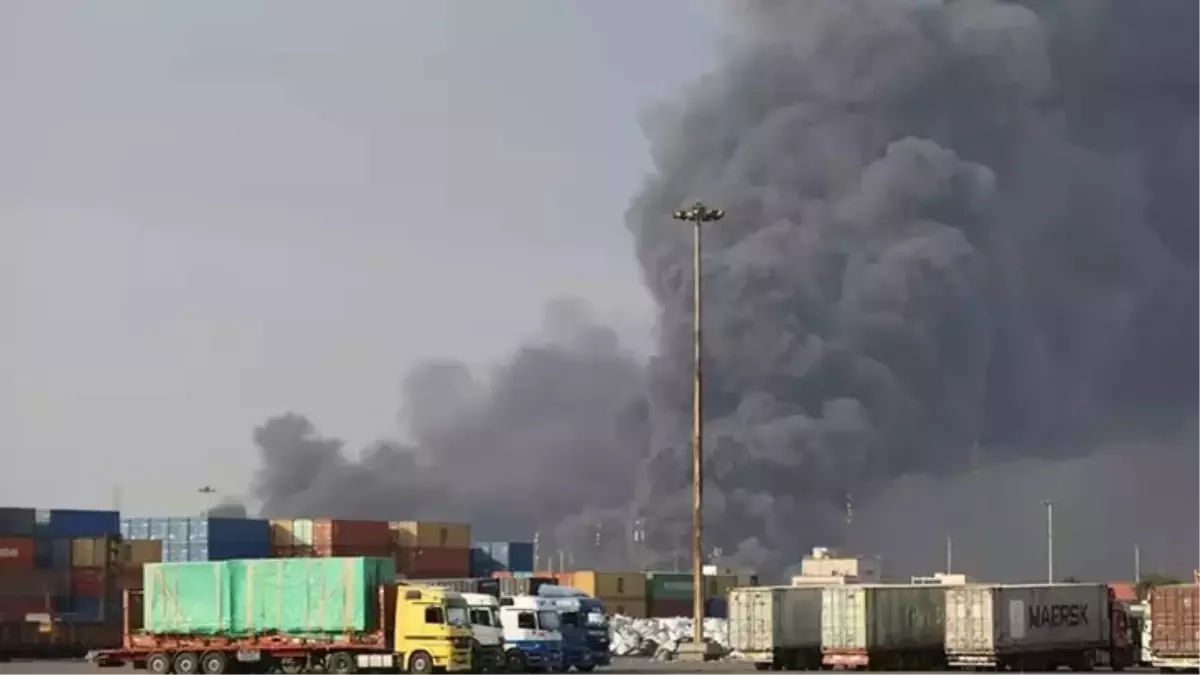 İran\'da Limanda Patlama: Kıvılcım Nedeniyle