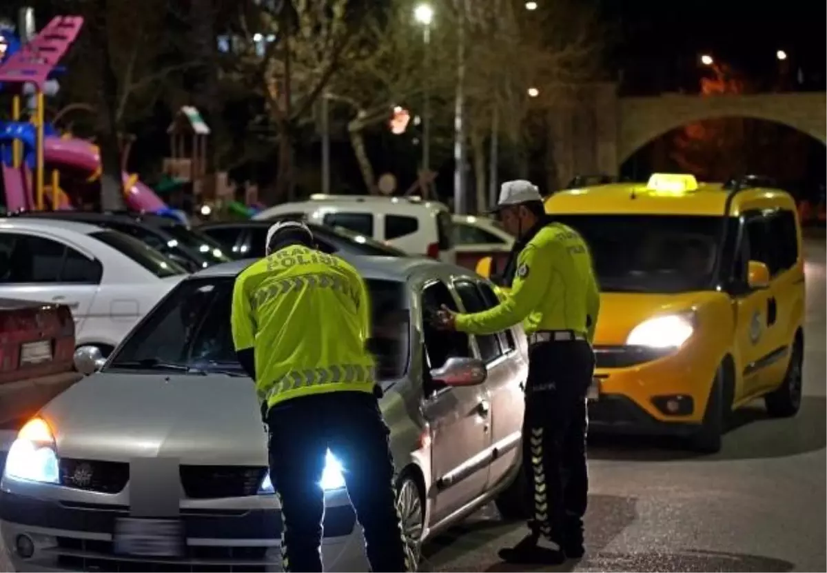 Isparta\'da Trafik Denetimi: 15 Sürücüye Ceza