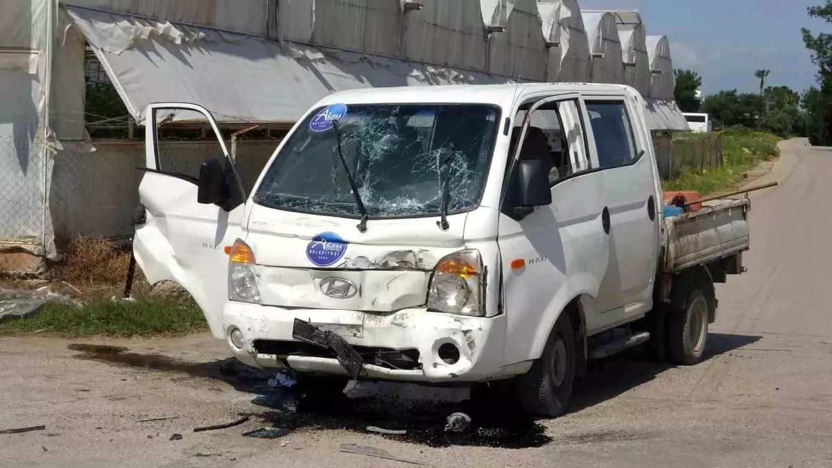 Antalya\'da Kaza: İki Yaralı