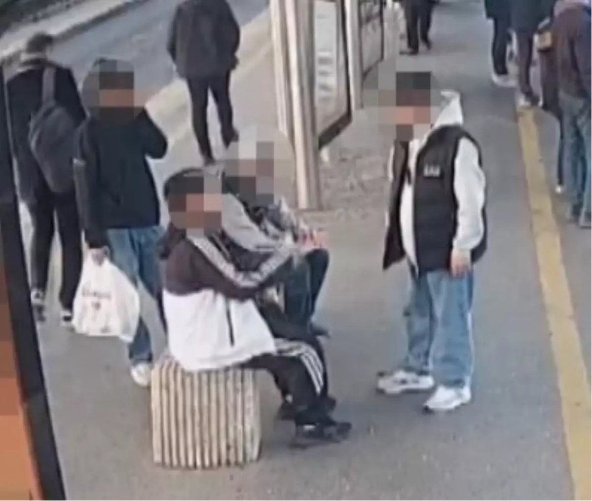 Kadıköy\'de Bıçaklı Saldırı: Yeni Görüntüler Ortaya Çıktı