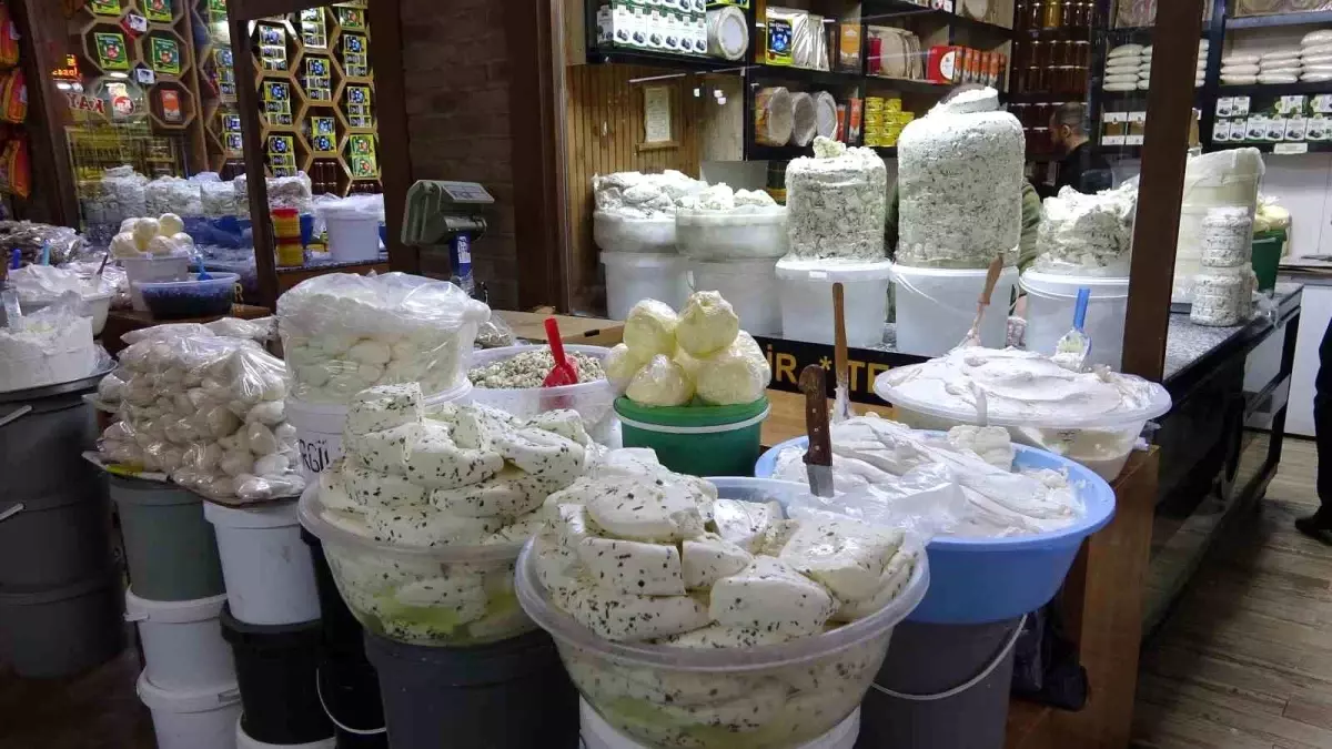 Van\'ın Taze Otlu Peyniri Raflarda