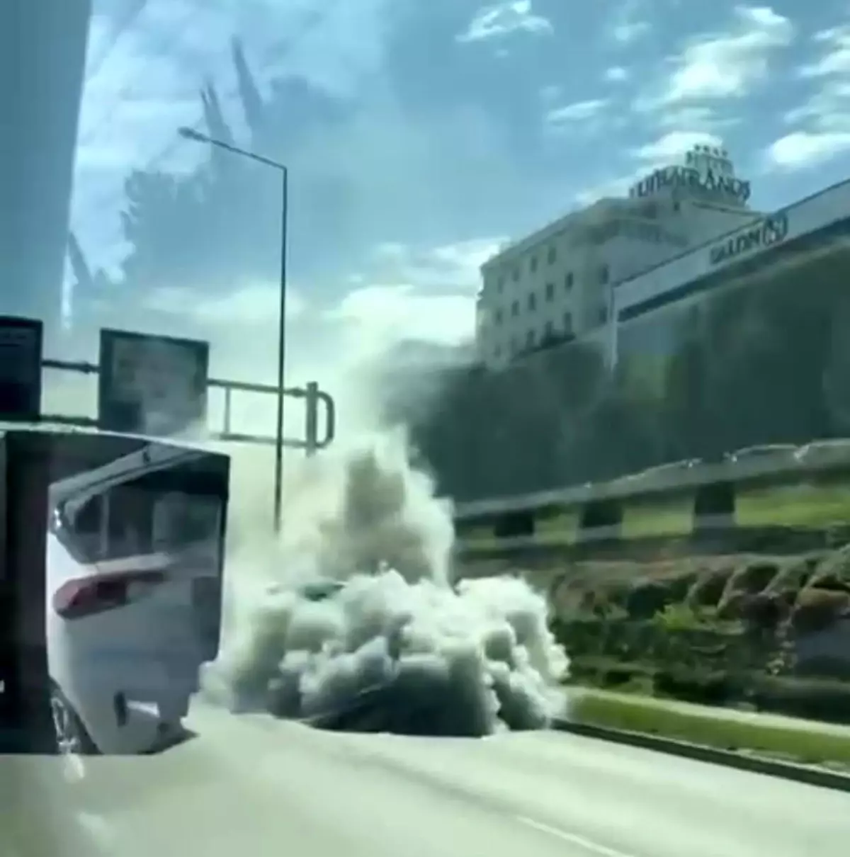 Bursa\'da Motor Arızası Trafikte Panik Yarattı