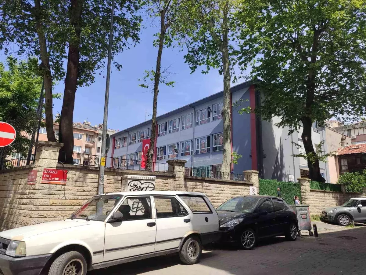 Bakırköy\'de Okulda Yangın Panik Yarattı