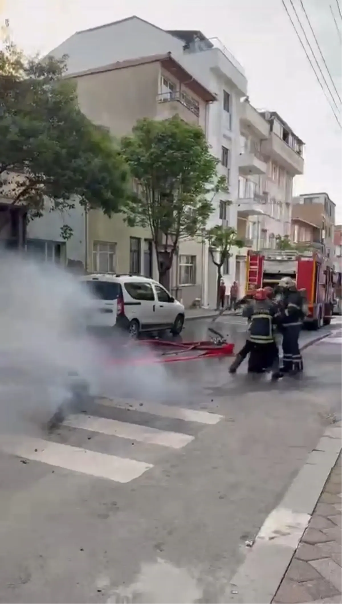 İtfaiye Erlerine Düşen Duvar Anbean Kamerada