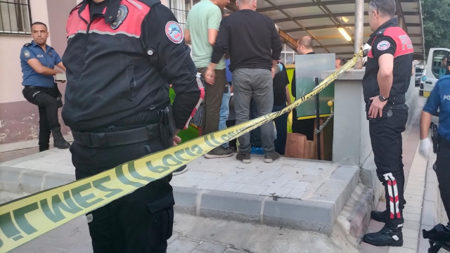 Eski eşini metro alt geçidinde tabancayla başından vurarak öldürdü