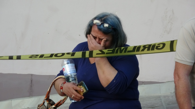 Eski eşini metro alt geçidinde tabancayla başından vurarak öldürdü