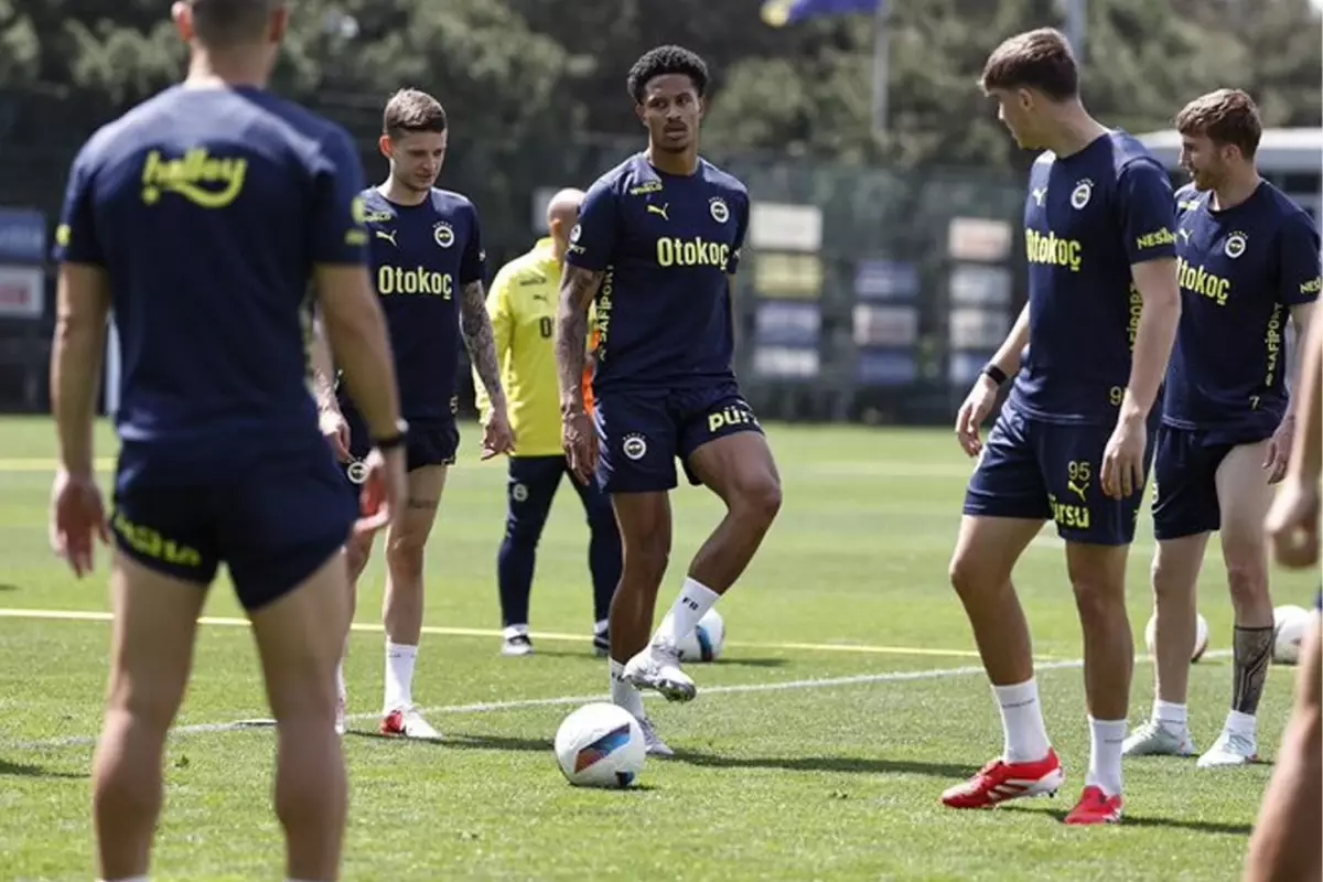 Fenerbahçe\'ye müjdeli haber! Takıma geri döndü