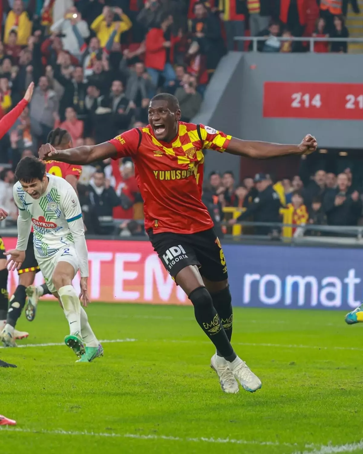 Göztepe, Heliton\'un Sözleşmesini Uzatıyor