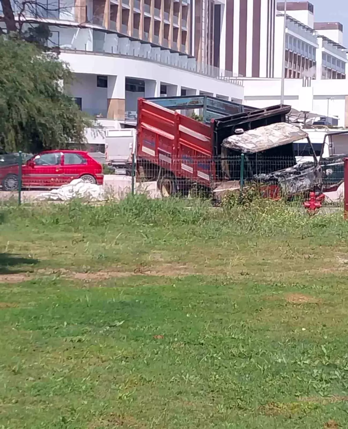 Antalya\'da Kamyonet Yangını