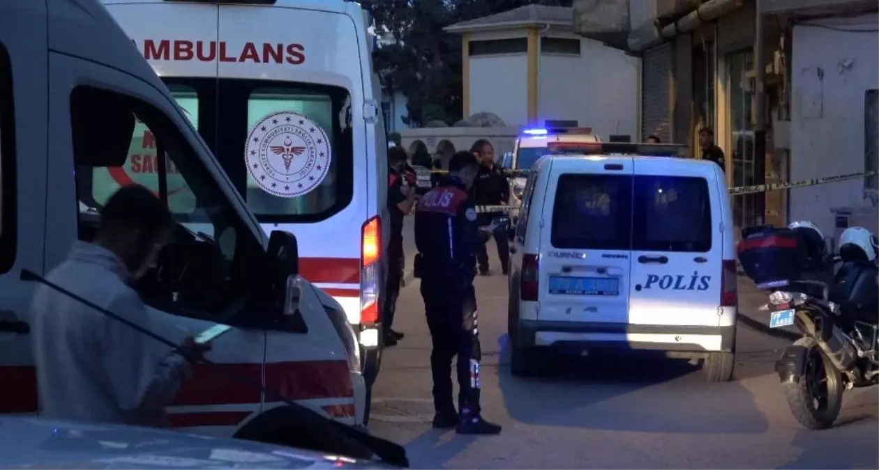 Kilis\'te Park Yeri Kavgası: Baba ve Oğul Yaralı