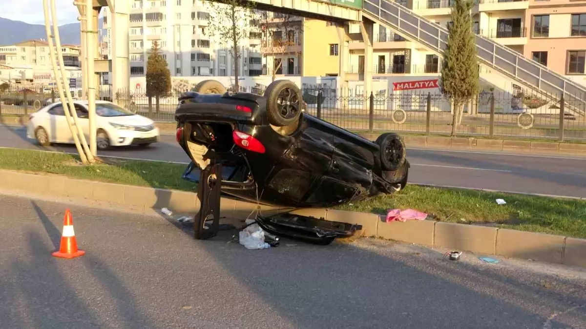 Malatya\'da Otomobil Ters Döndü: 1 Yaralı