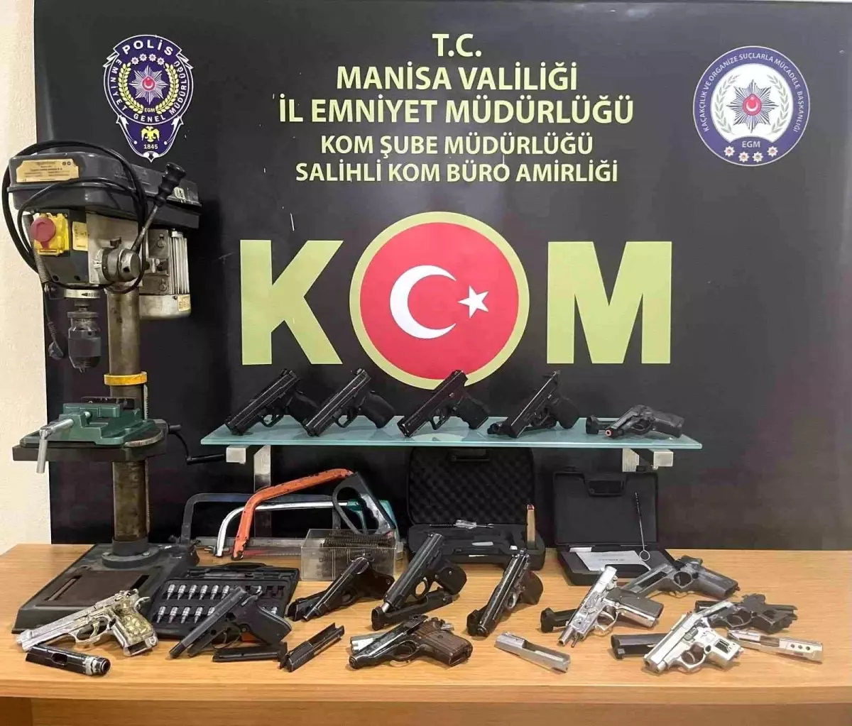 Salihli\'de Ruhsatsız Silah Operasyonu