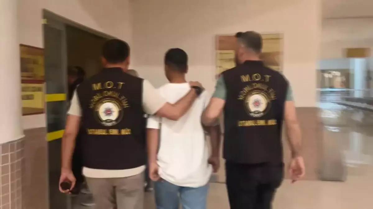 Kadıköy\'de Cinayet Soruşturması: 2 Şüpheli Adliyeye Sevk Edildi