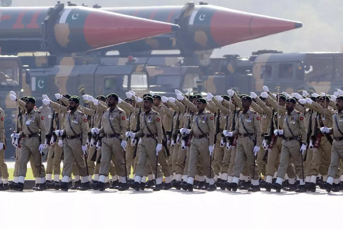 Pakistan, Hindistan\'ın saldırıları sonrası orduya "karşılık verme" yetkisi verdi