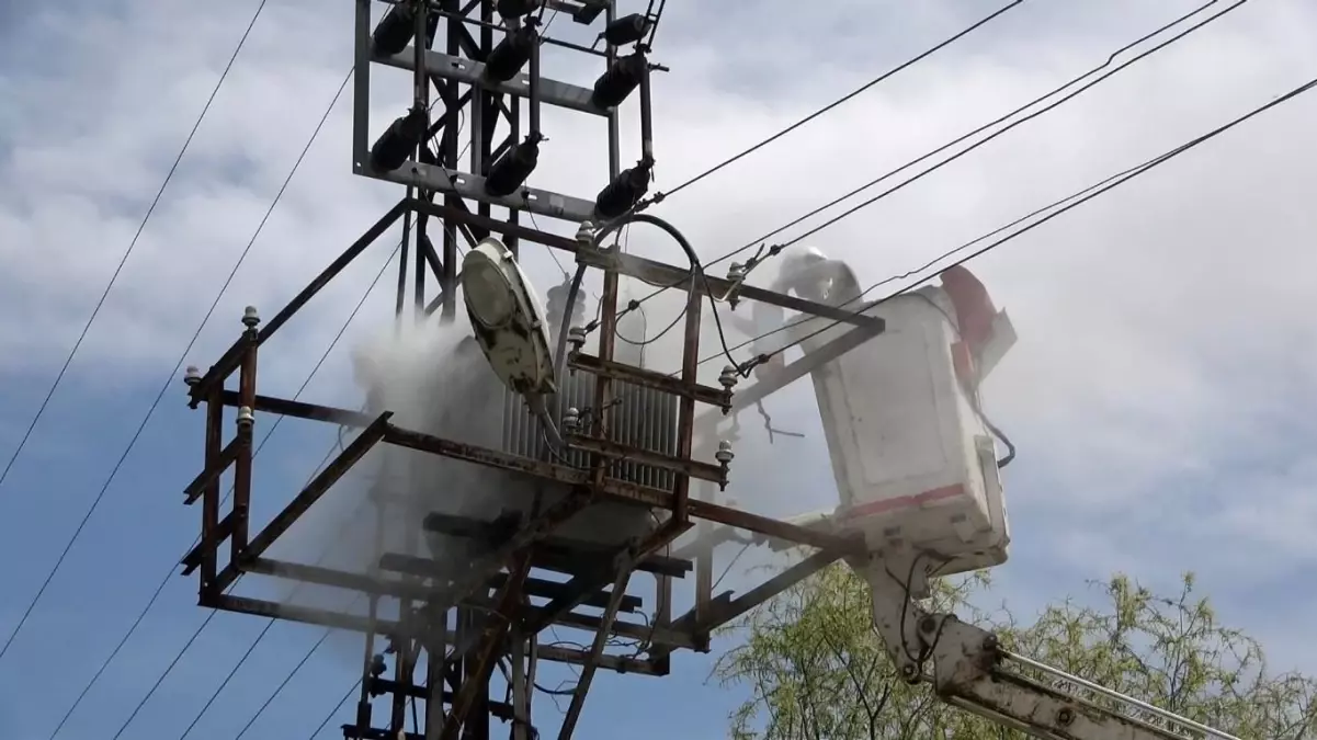 Bafra\'da Elektrik Trafosunda Yangın Kontrol Altına Alındı