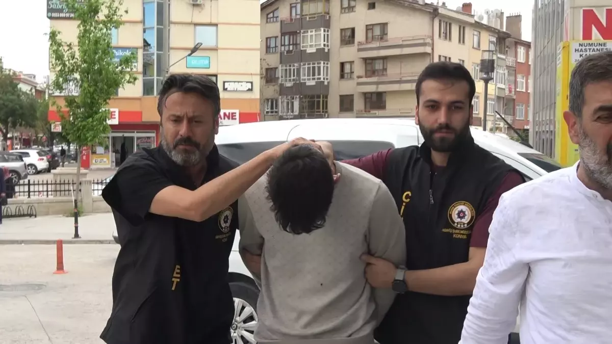 Konya\'da Kavga: Genç, Adamı Taşla Yaraladı