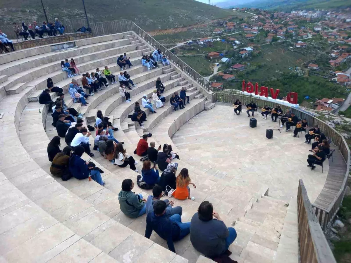 Üç şehir arasında kültür köprüsü kuran "Kültürler Buluşuyor" projesi bu kez Sivas\'ta