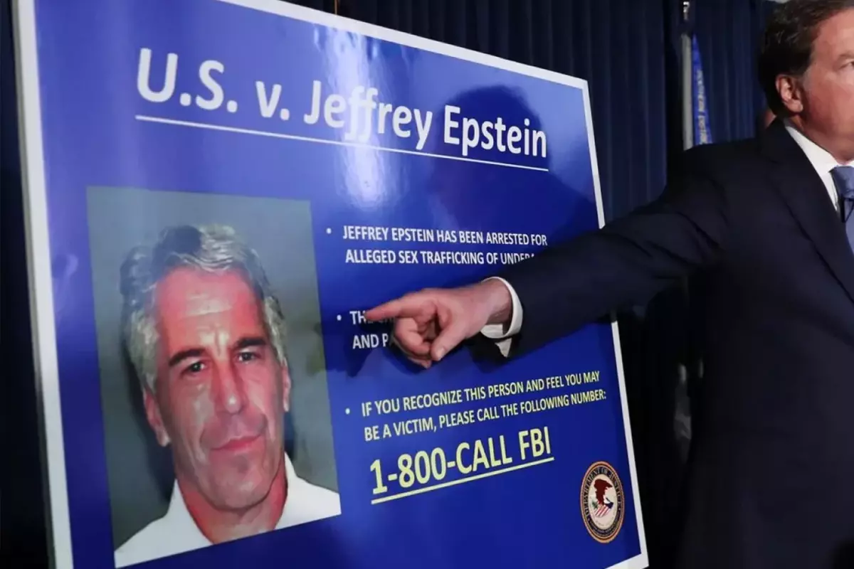 ABD\'li bakan: Milyarder Jeffrey Epstein\'in çocuk istismarı içeren on binlerce videosu var