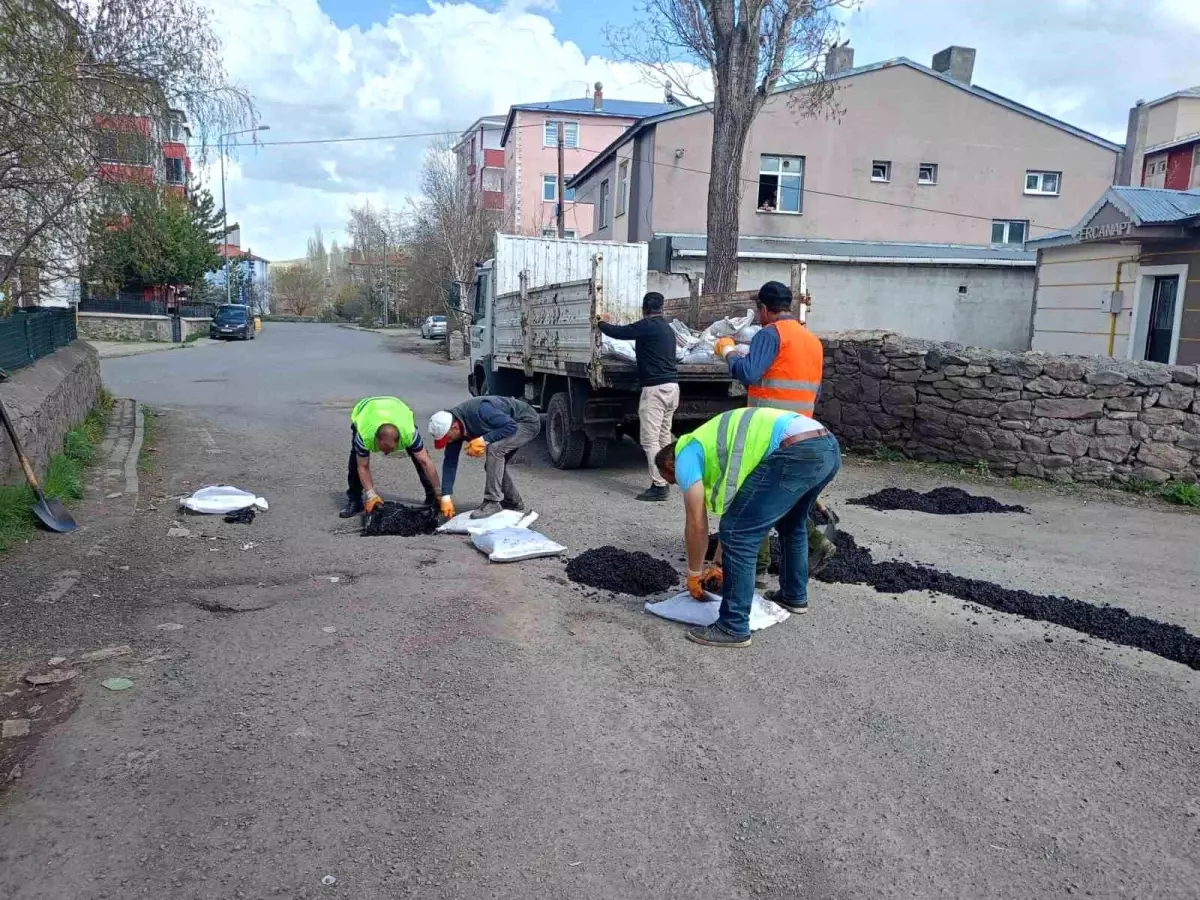 Ardahan Belediyesi Yolları Yeniliyor