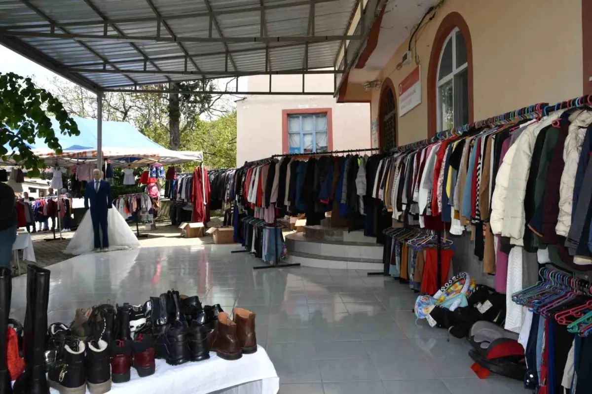 Atakum Belediyesi\'nin Gezici Mağazası İhtiyaç Sahiplerine Destek Oluyor