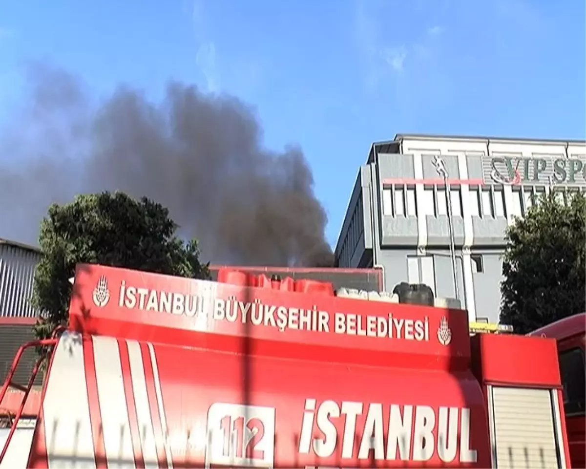 Bağcılar\'da Forma Fabrikasında Yangın