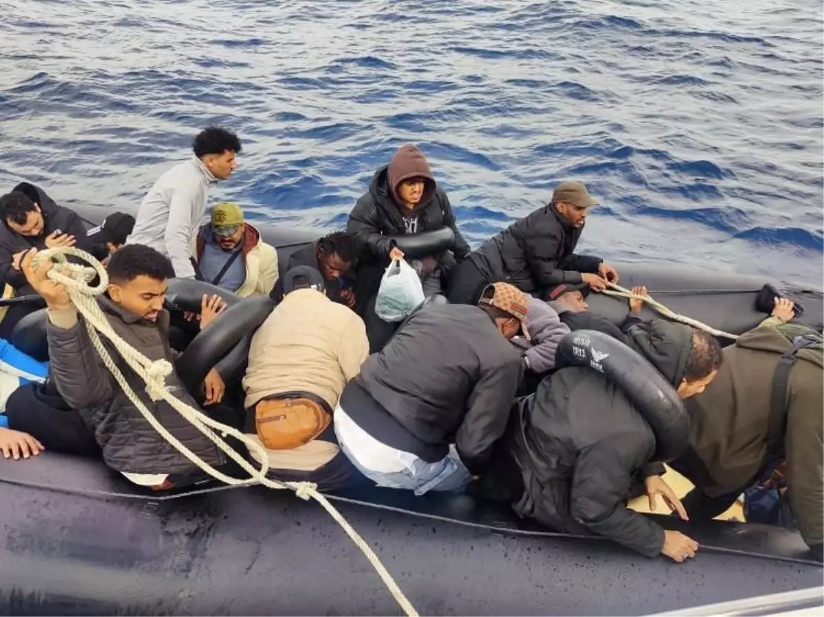 Çeşme\'de Göçmenler Kurtarıldı