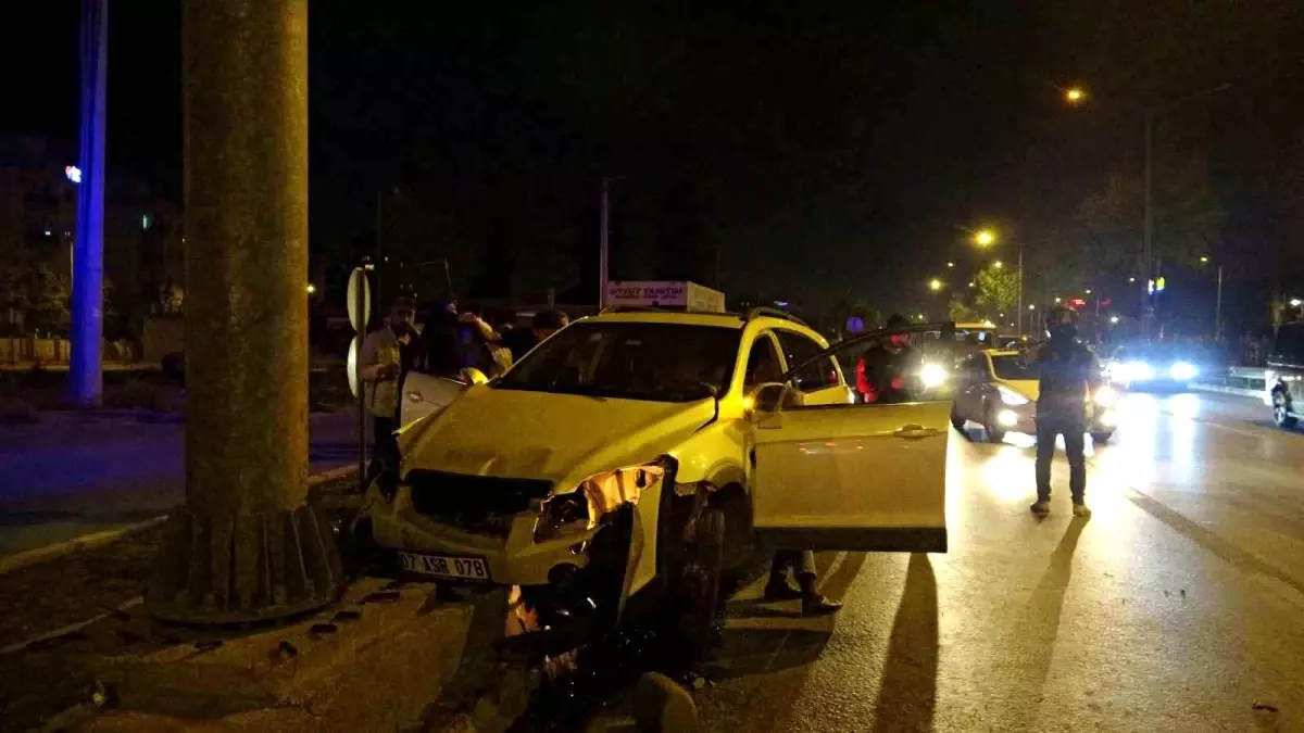 Antalya\'da Feci Kaza: Bir Kişi Hayatını Kaybetti