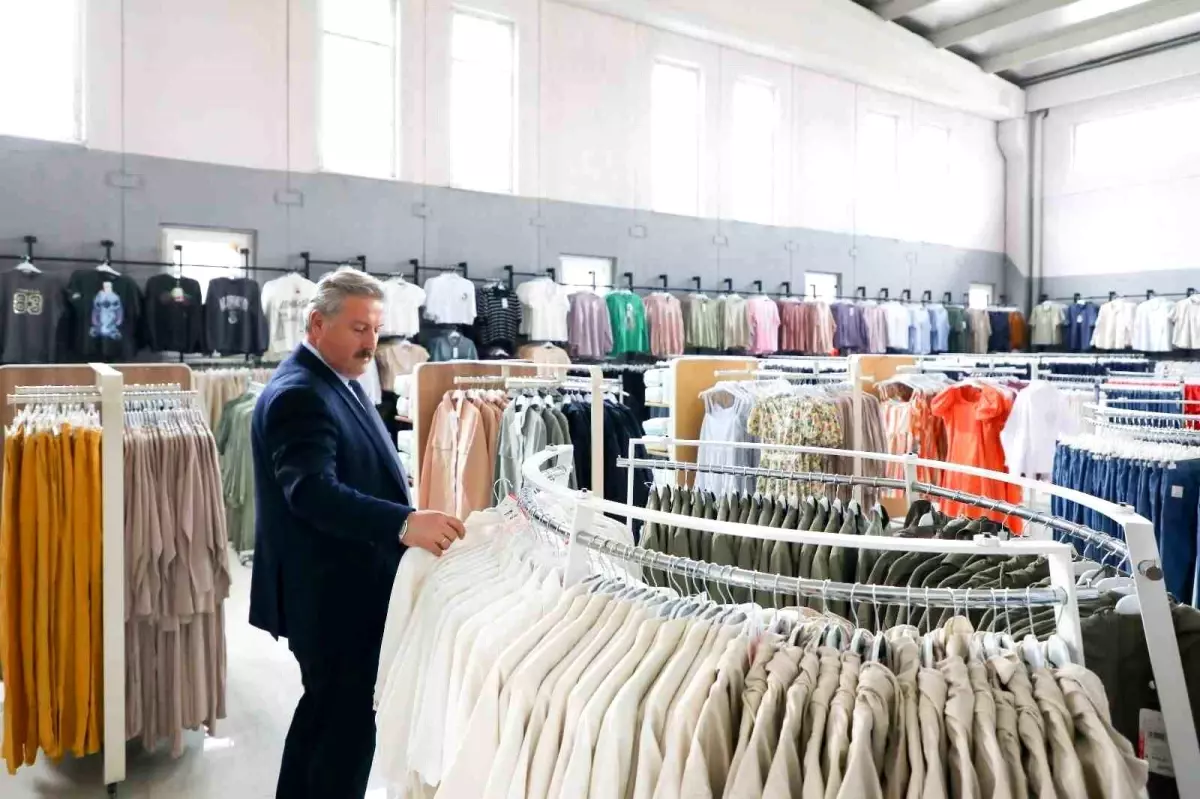 Melikgazi Belediyesi İhtiyaç Sahiplerine Ücretsiz Kıyafet Desteği Sağlıyor