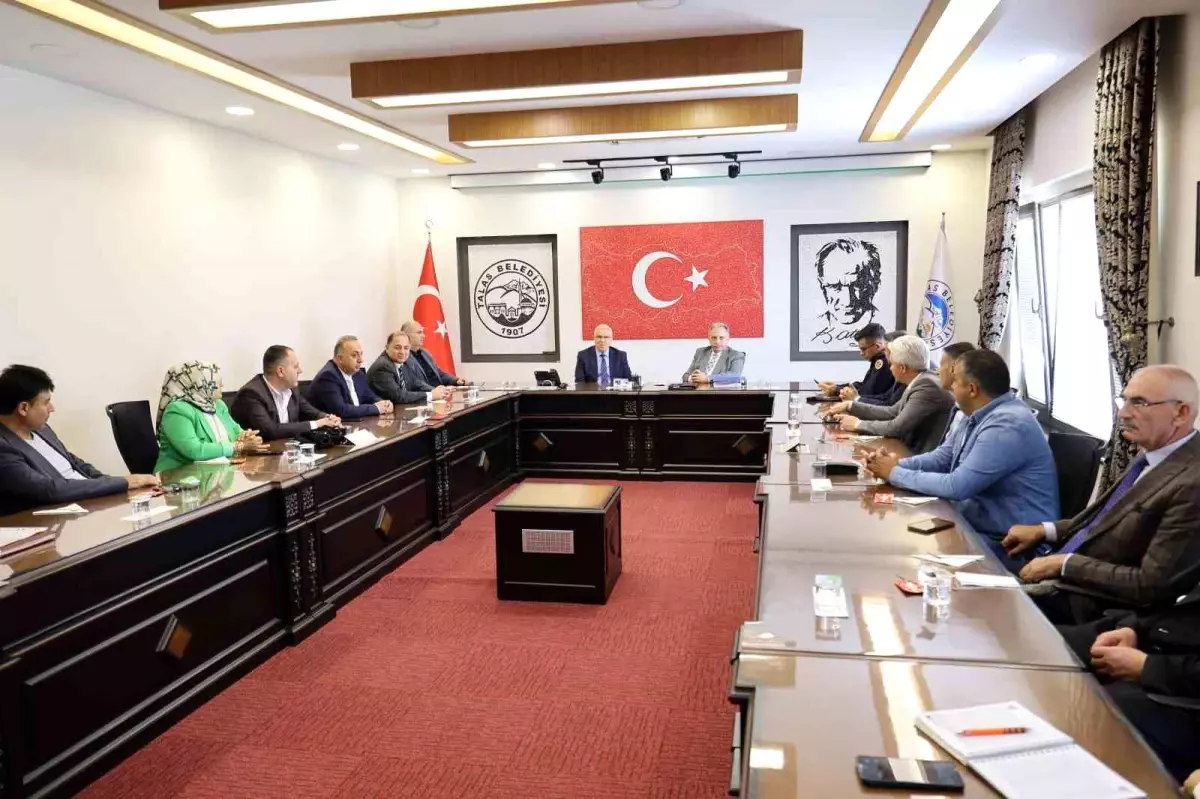 Talas\'ta Mahalle Muhtarlarıyla Koordinasyon Toplantısı Düzenlendi