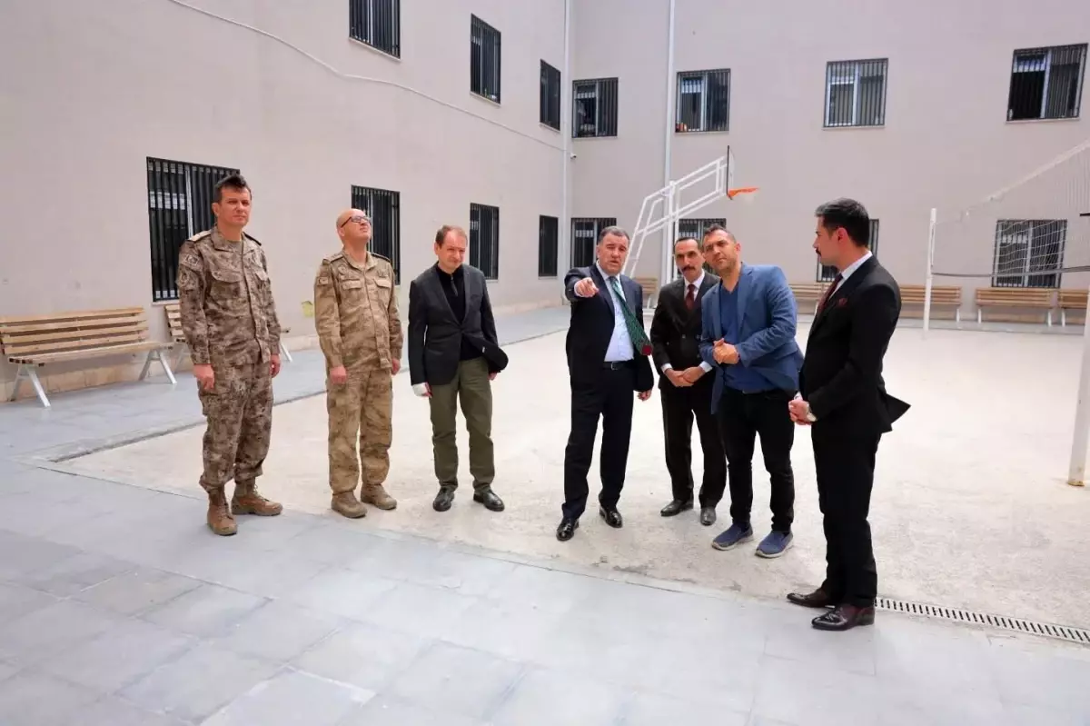 Bayburt Valisi Geri Gönderme Merkezi\'ni Ziyaret Etti