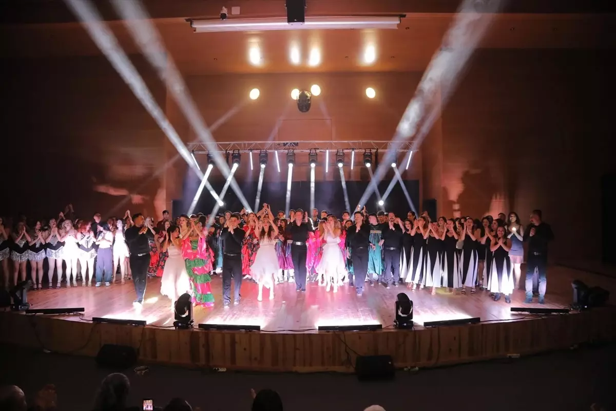 Edirne\'de Dansların Gecesi Kutlandı