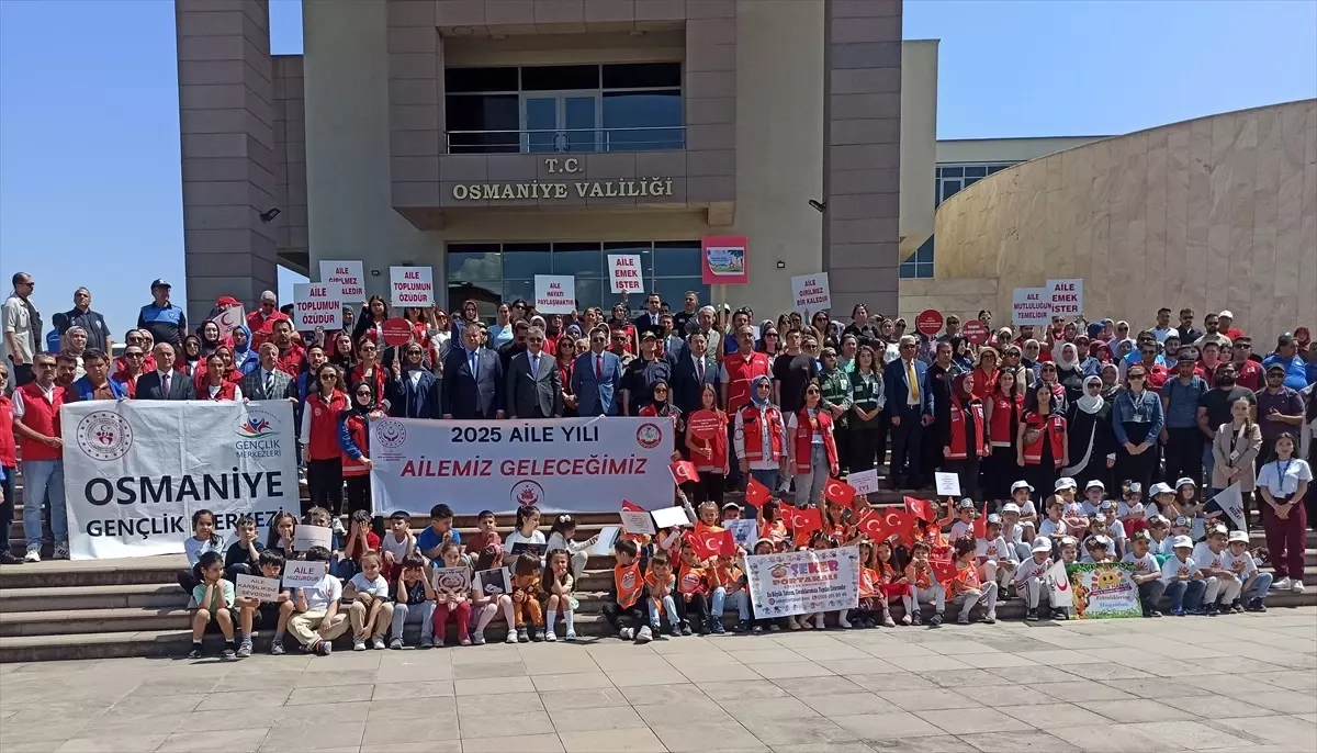 Adana ve Osmaniye\'de "Uluslararası Aile Günü" kapsamında yürüyüş düzenlendi