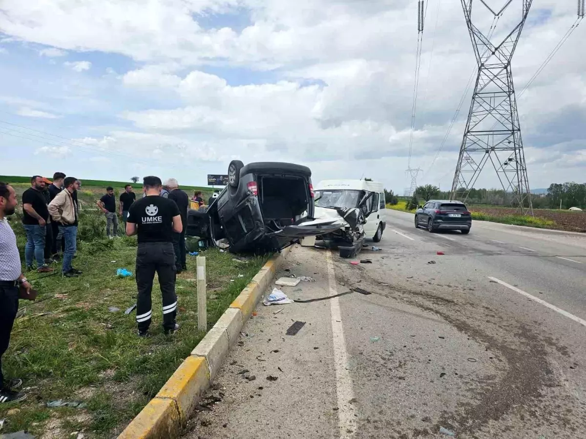 Afyonkarahisar\'da Kaza: 9 Yaralı