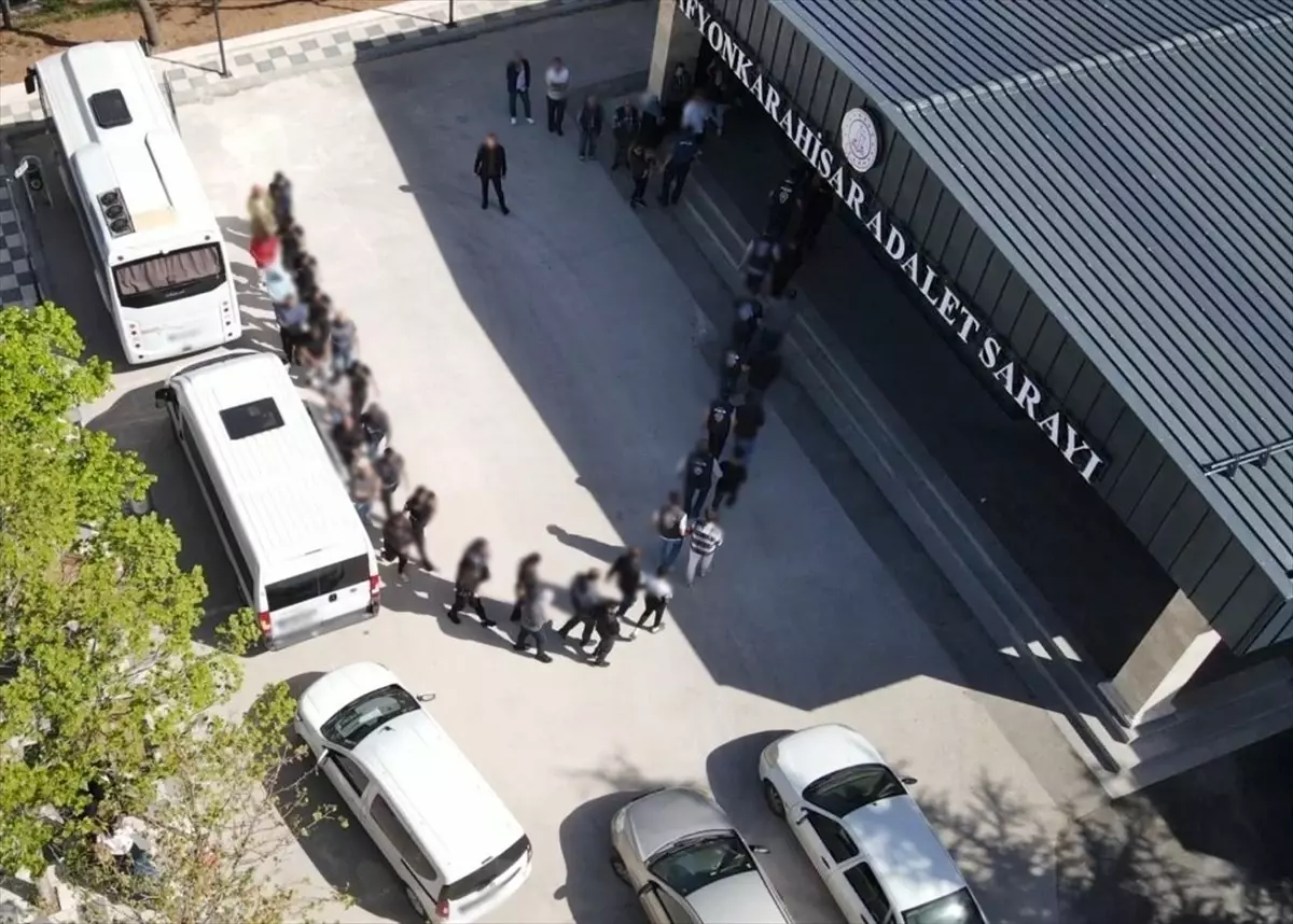 Dolandırıcılık Operasyonunda 25 Tutuklama