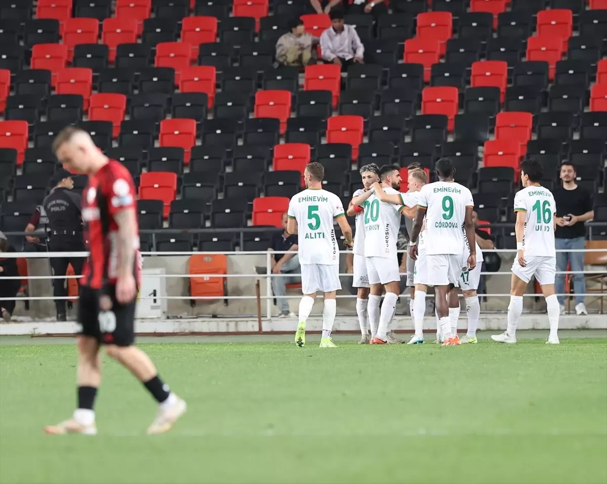 Alanyaspor\'dan hayati 3 puan! Küme düşme hattı cadı kazanına döndü