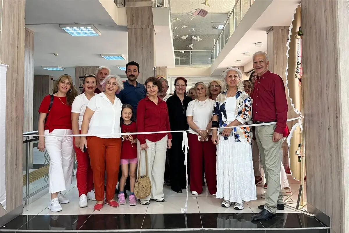 Antalya\'da Gençlik Temalı Resim Sergisi