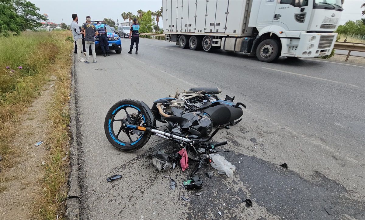 Motosiklet Otomobile Çarptı: 1 Yaralı