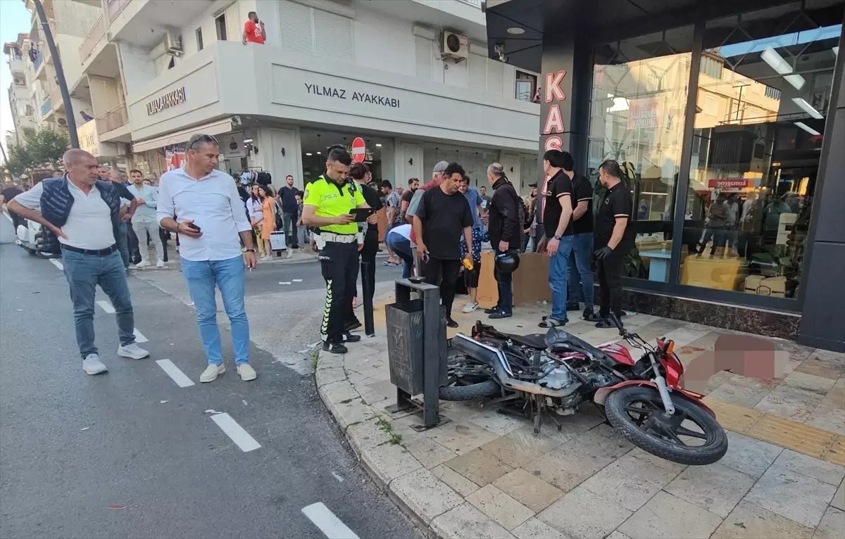 Manavgat\'ta Trafik Kazası: 1 Ölü, 1 Yaralı