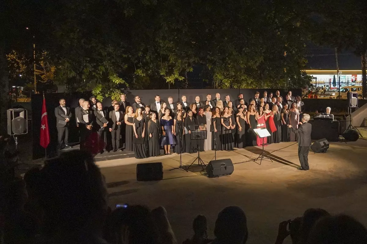 19 Mayıs İçin Görkemli Konser