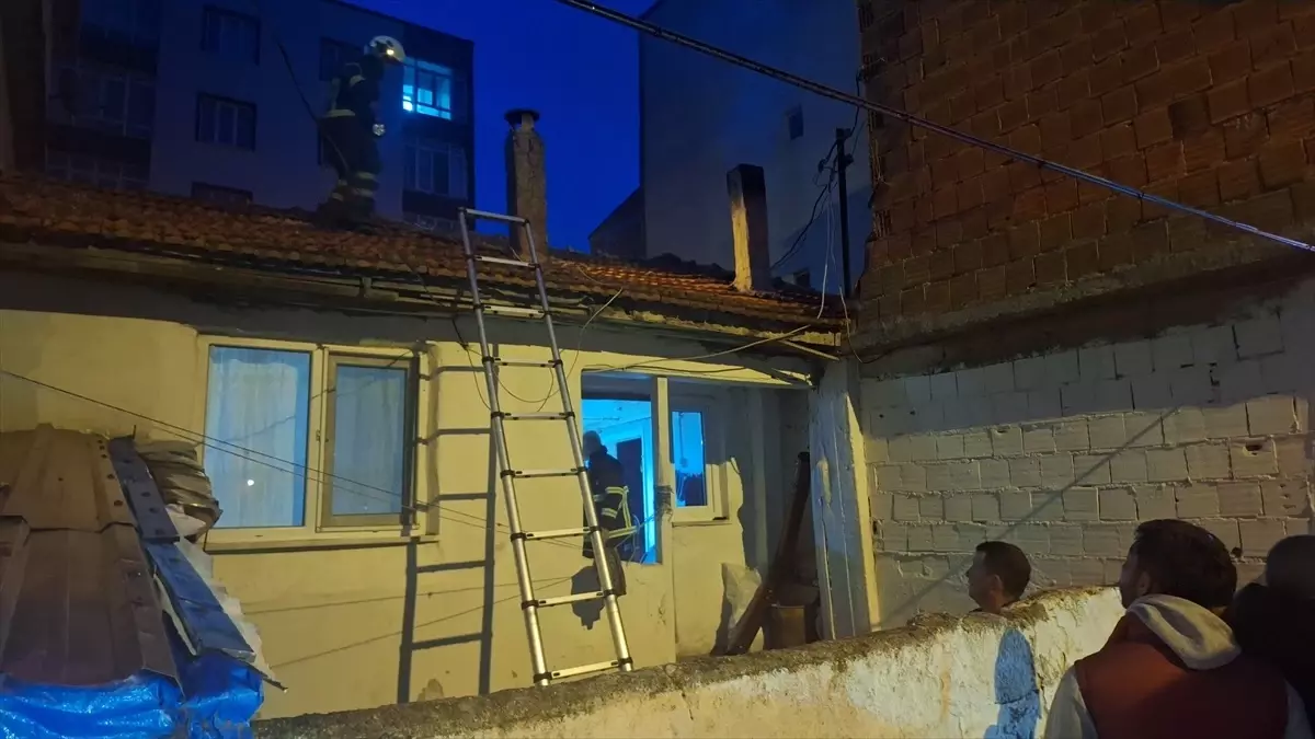 Bafra\'da Ev Bacasında Yangın