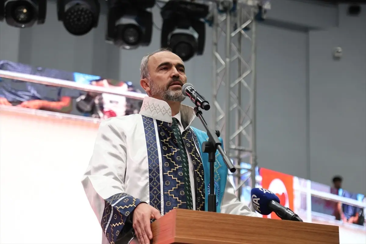 Bayburt Üniversitesi\'nde Filistin\'e Destek Mezuniyet Töreni