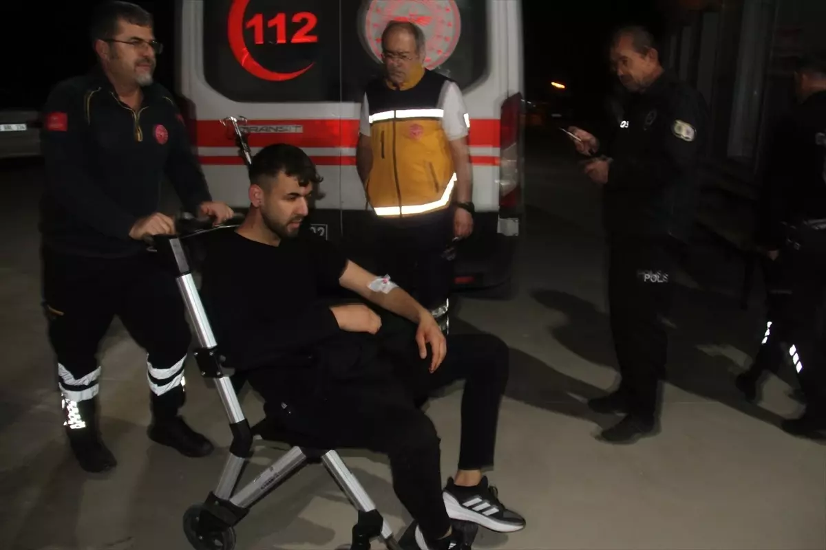 Beyşehir\'de Parkta Bıçaklı Kavga