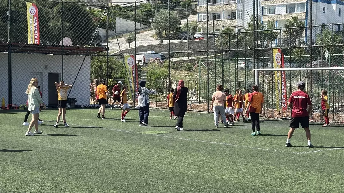 Bodrum\'da Anneler Günü\'nde Futbol Coşkusu