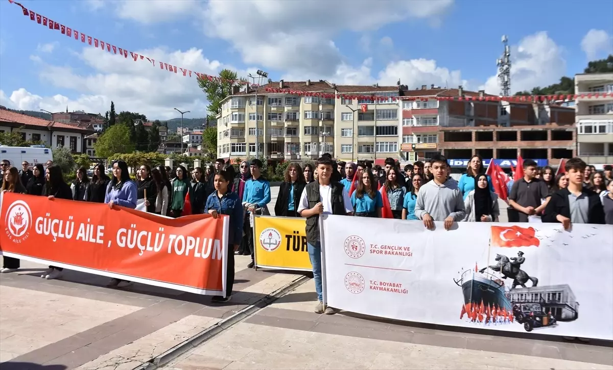Boyabat\'ta Gençlik Yürüyüşü düzenlendi